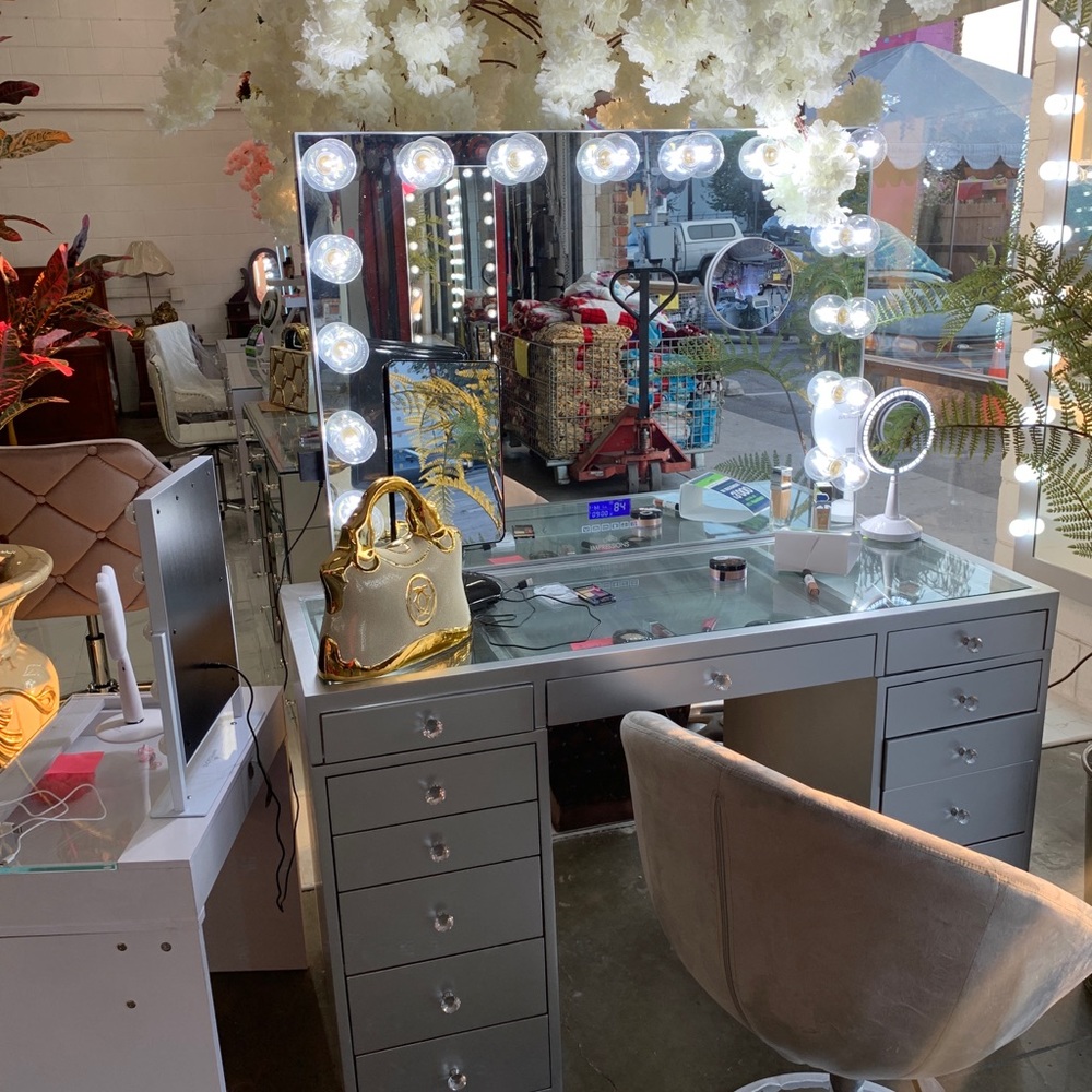 Impressions vanity